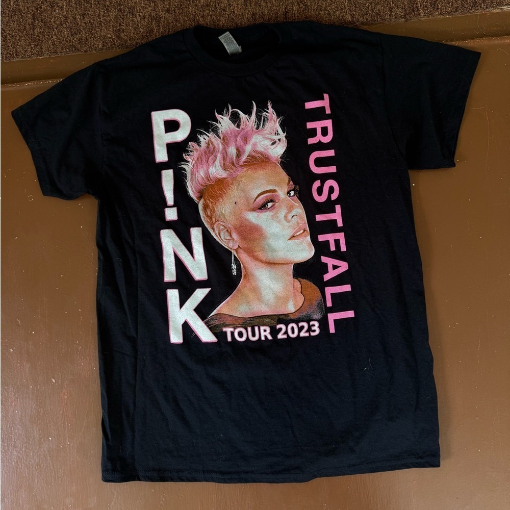 Pink Trustfall Tour 2023 T-Shirt. Medium.